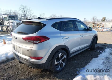 2018 Hyundai Tucson Value z USA, uszkodzony, nr VIN KM8J3CA21JU748131